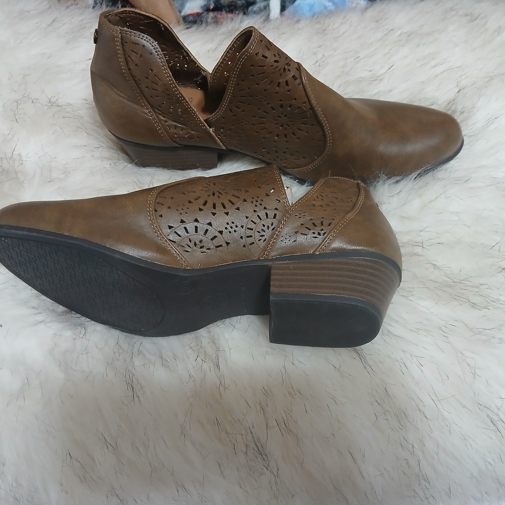 Daisy Fuentes Brown Heeled Ankle Boots